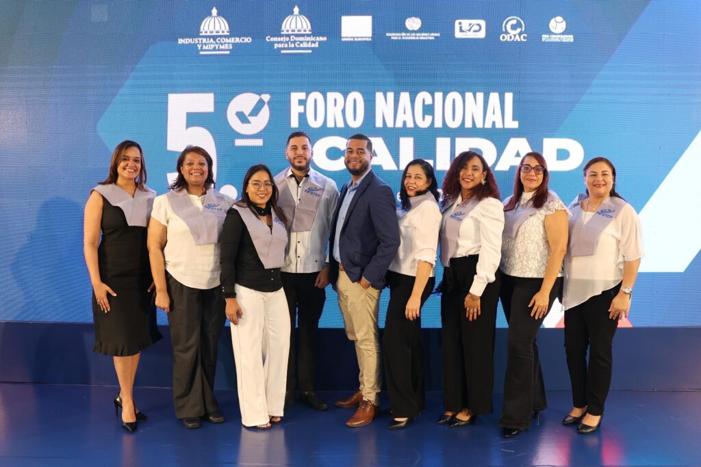 Graduandos del Instituto Dominicano de Aviación Civil (IDAC).