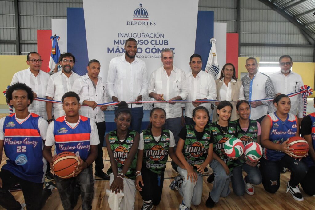 El acto fue encabezado por el presidente de la República, Luis Abinader y el ministro de Deportes, Kelvin Cruz